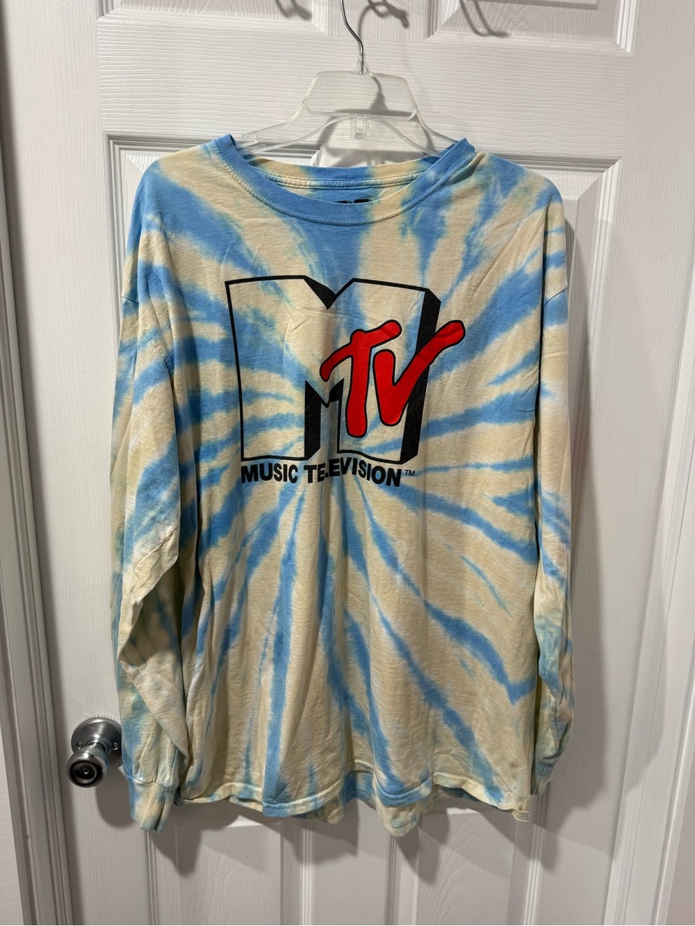 MTV Black Logo Tie-Dye Tee in Light Blue & Cream